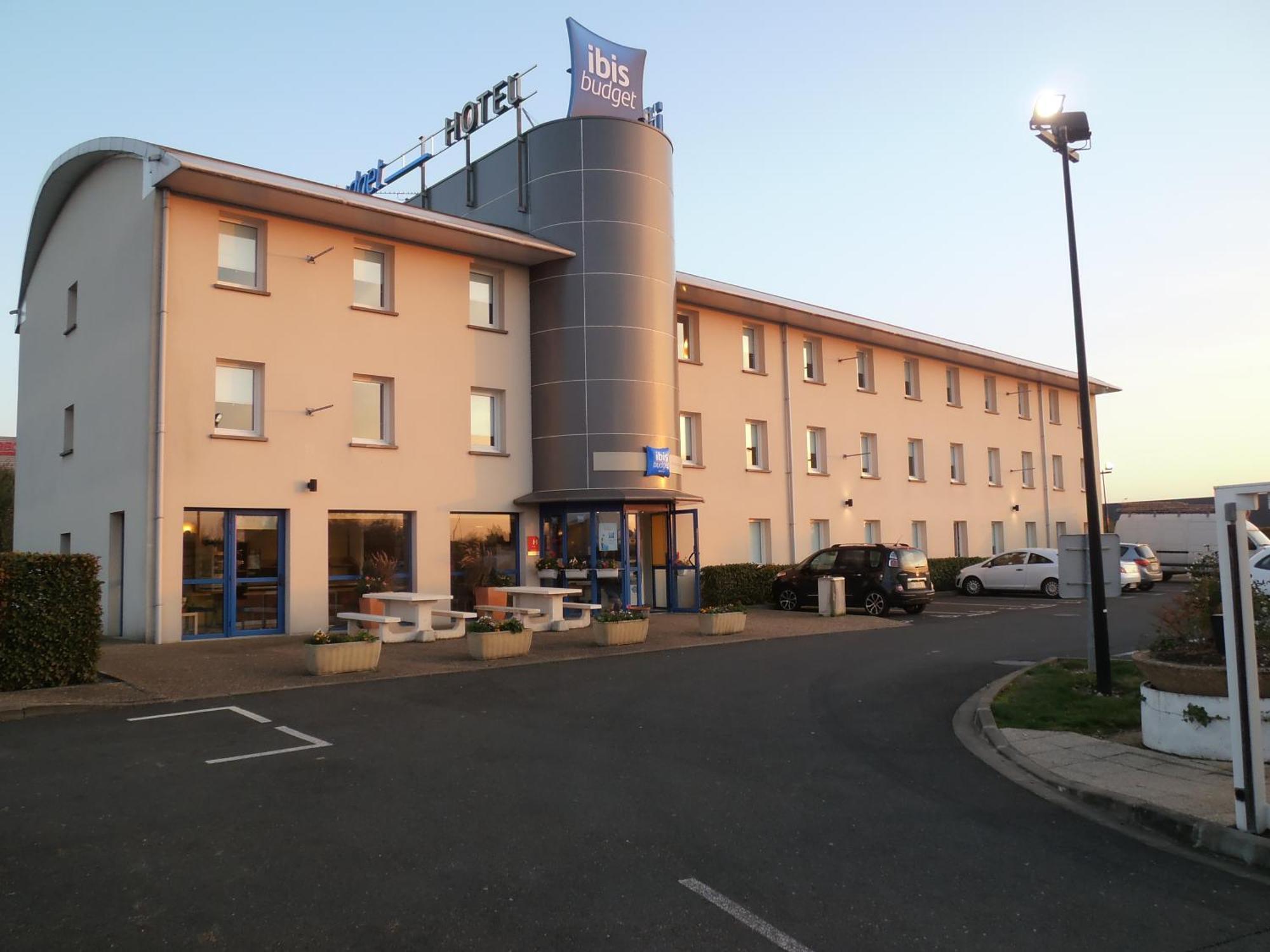 Ibis Budget Meung Sur Loire Exteriör bild