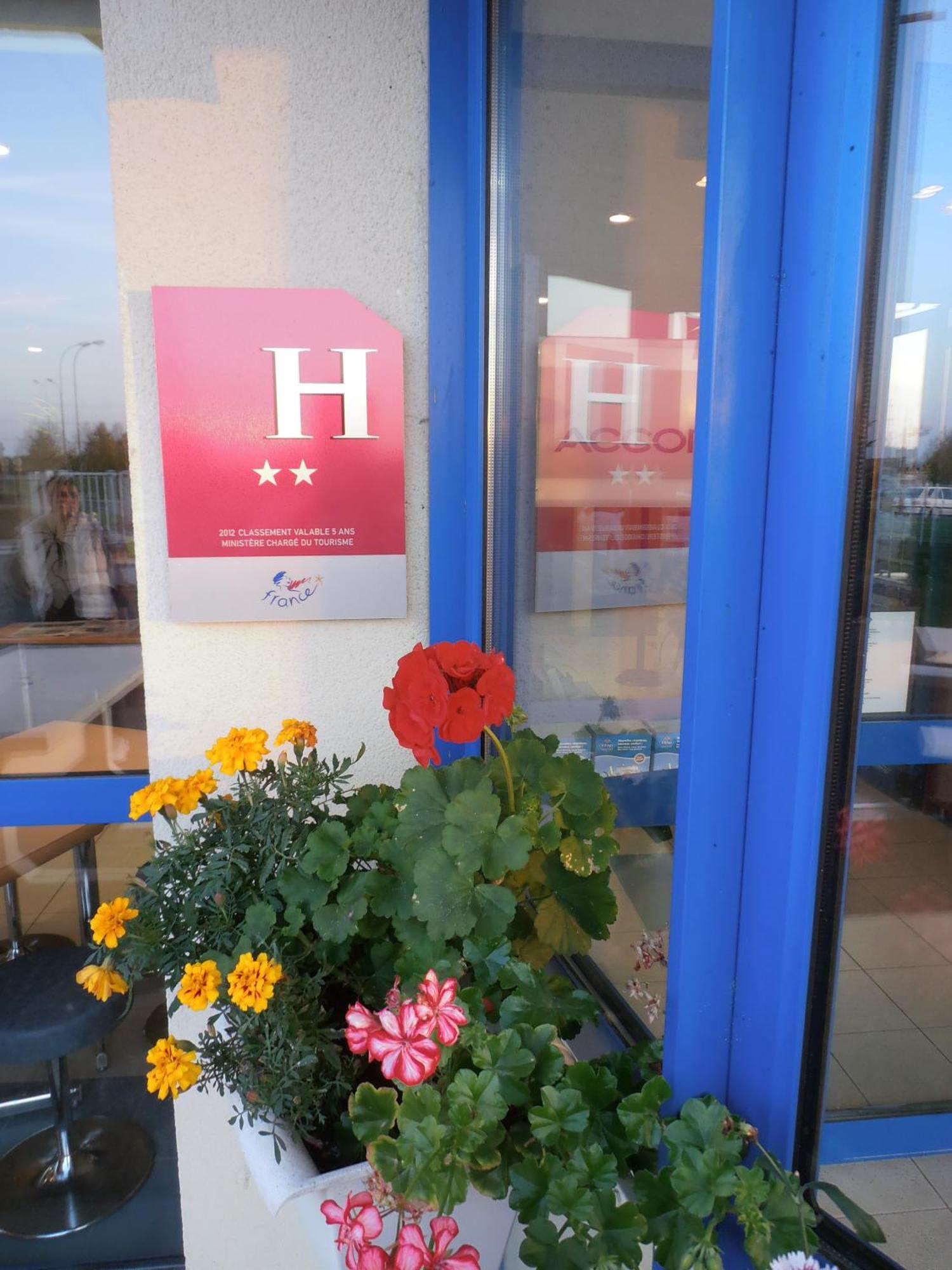 Ibis Budget Meung Sur Loire Exteriör bild